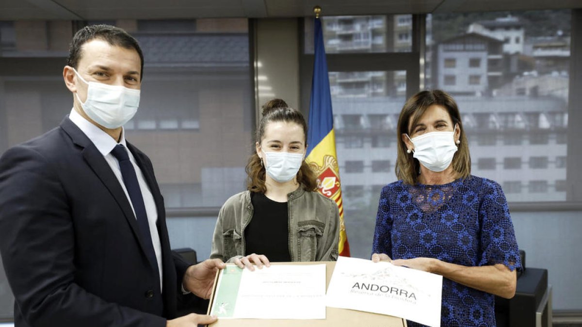 Ana Domene guanya el concurs de logotips
