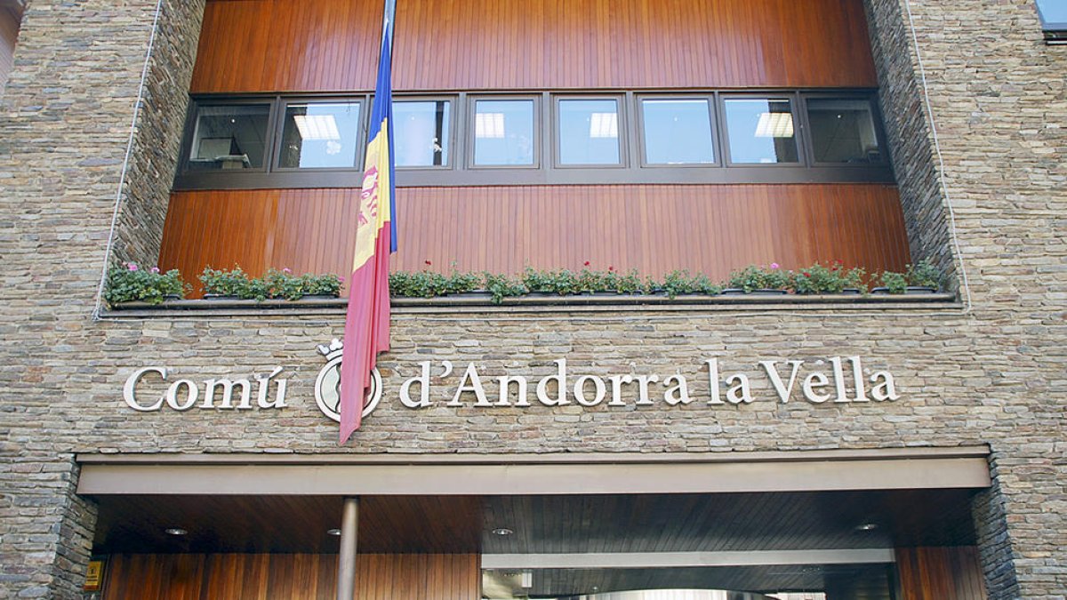 Façana de l'edifici del comú.