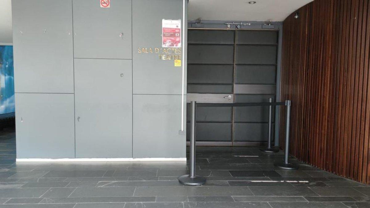 Accés a la sala de teatre de les Fontetes