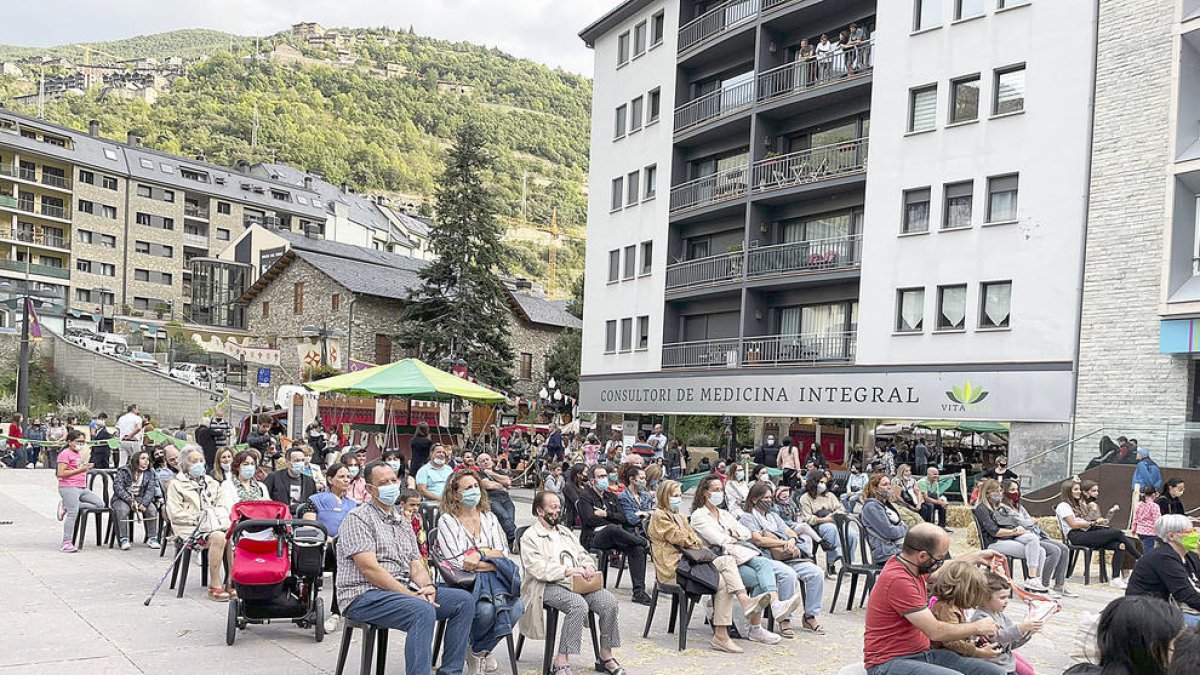 La plaça de la Germandat, ahir plena de visitants.