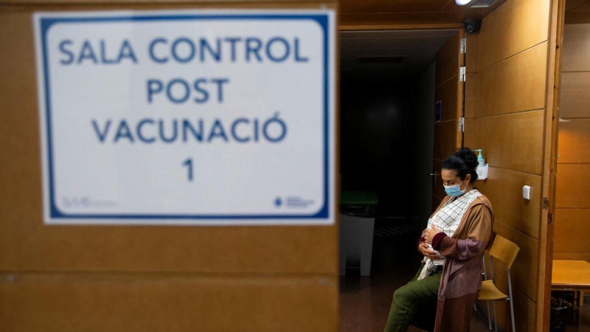 Inici de la vacunació a l'hospital de dia
