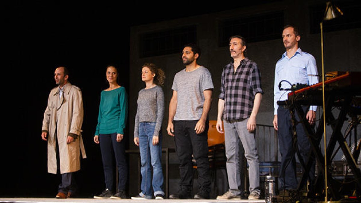 Actors a l'obra de Teatre 'Intramuros'