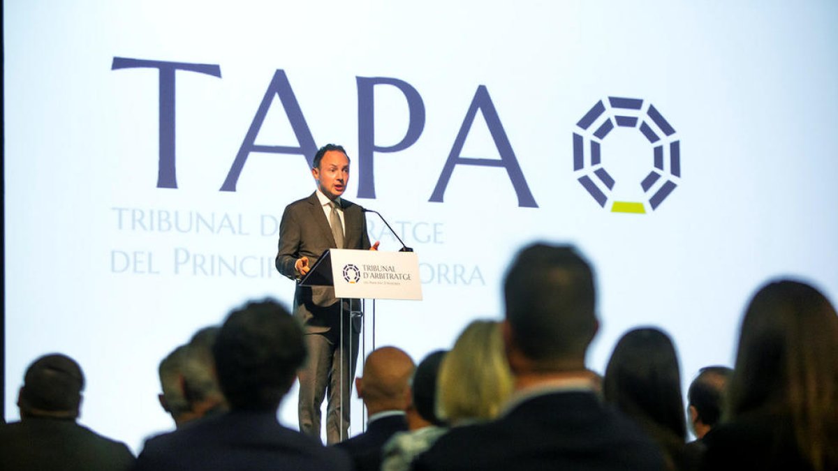 El cap de Govern durant l'acte de presentació de l'organisme arbitral.