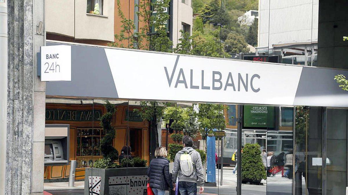 Evacuen la seu de Vall Banc per l'alarma d'incendis