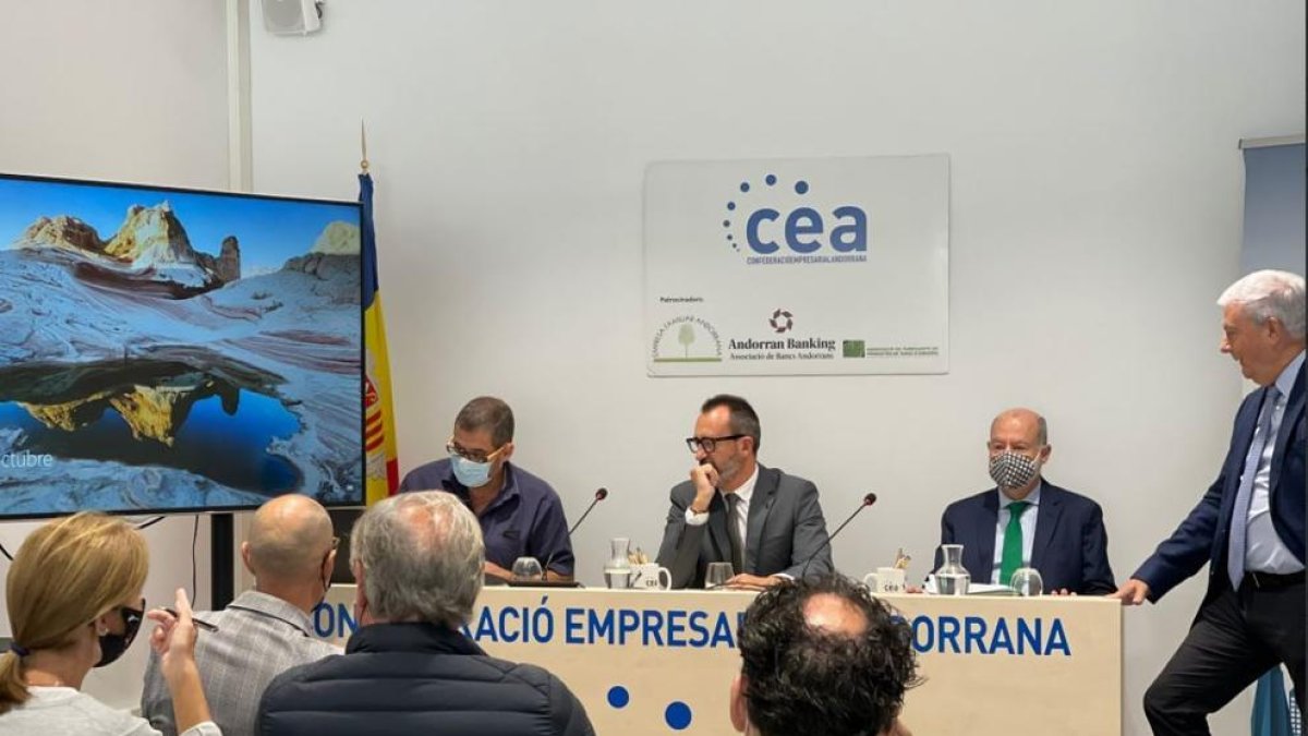 El ministre d'Ordenament Territorial i Habitatge, Víctor Filloy durant la presentació