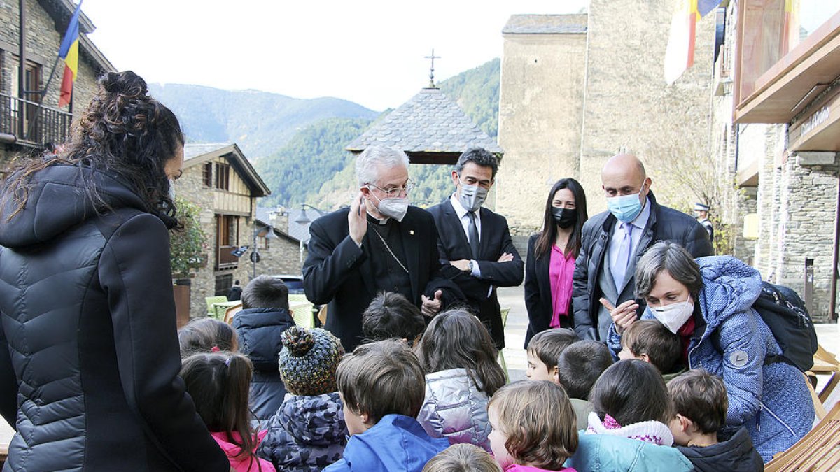 Un moment de la visita del Copríncep Vives a Ordino.