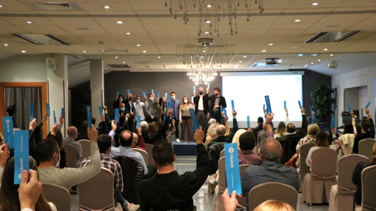 Votació de la nova executiva de Liberals d'Andorra al congrés celebrat anit.