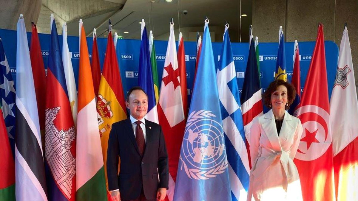 Xavier Espot amb la directora general de la Unesco.