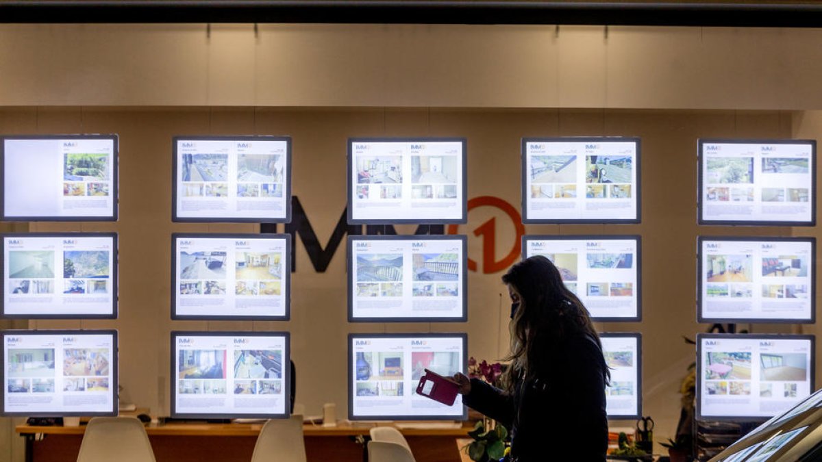 Aparador d'una immobiliària.