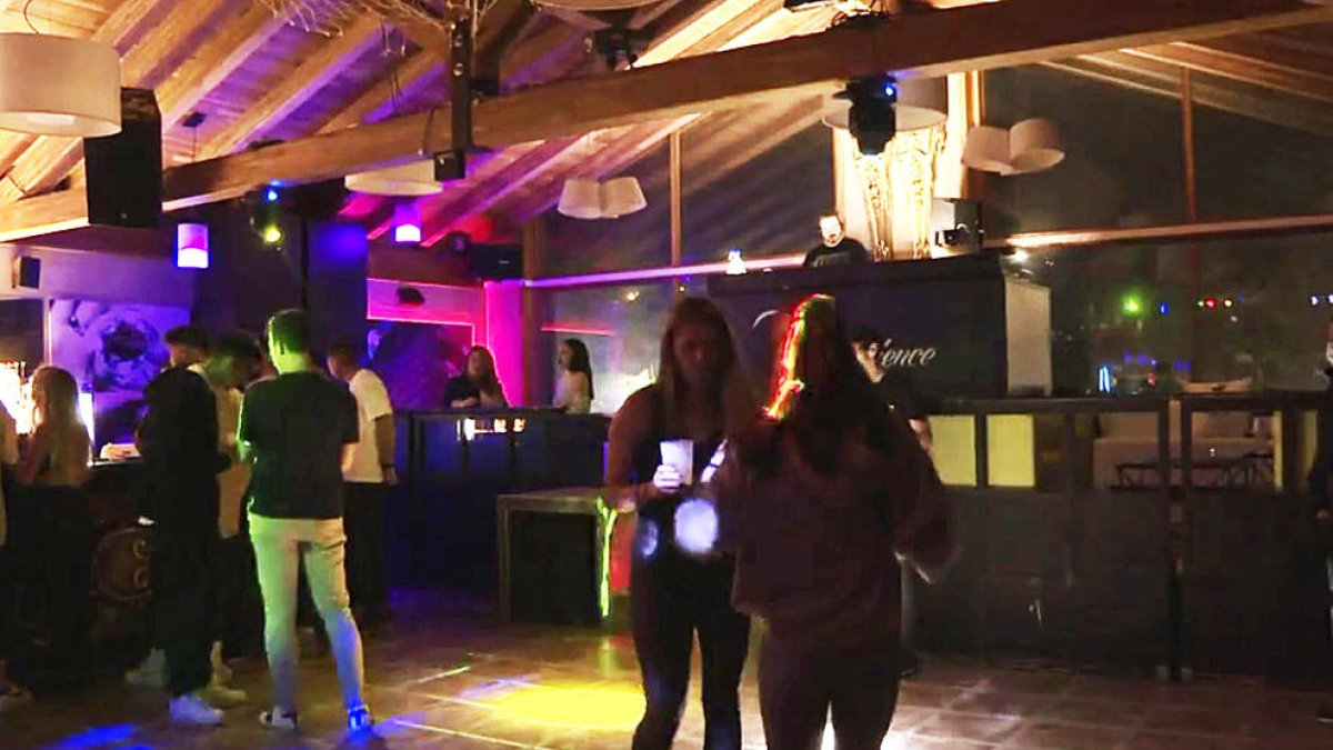 Una sala de ball d'Andorra la Vella.