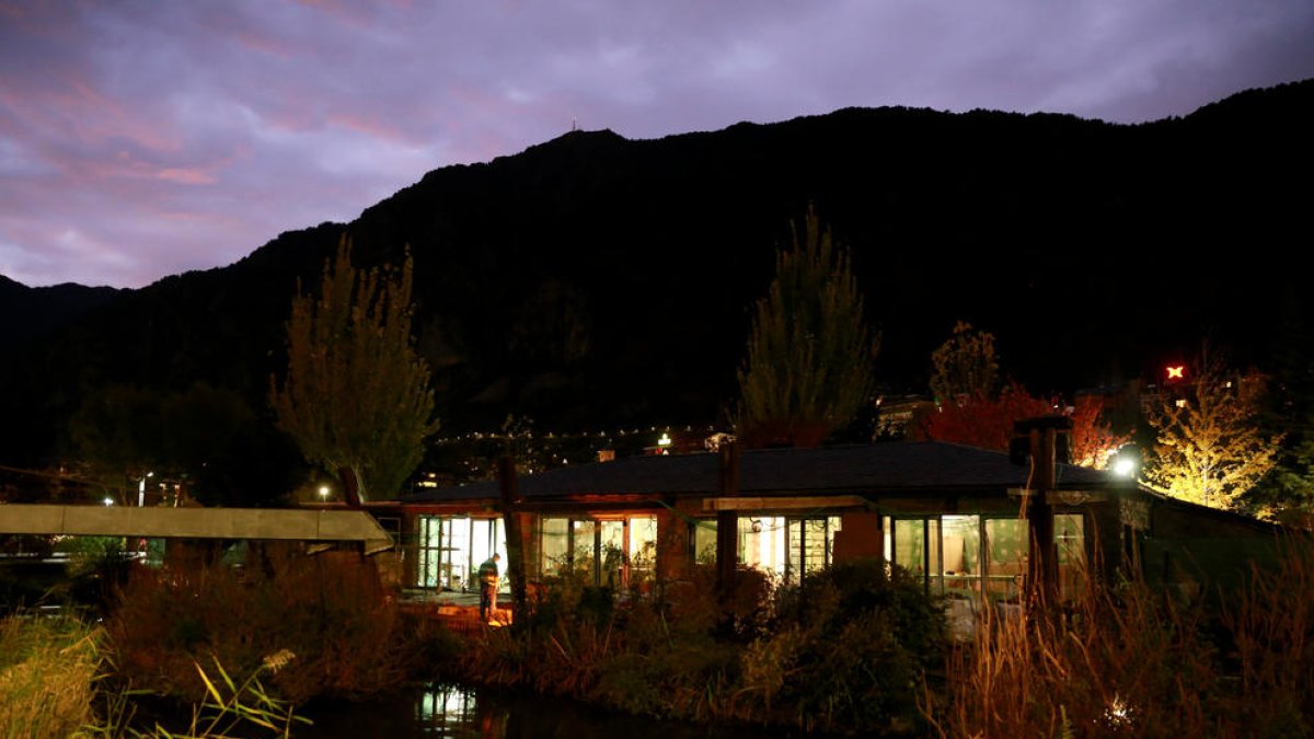 El bar restaurant del Parc Central, encara en obres.