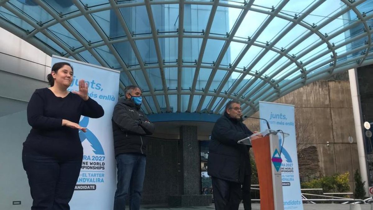 El cònsol menor durant la presentació de l'exposició inspirada en la candidatura dels Campionats del Món Andorra 2027