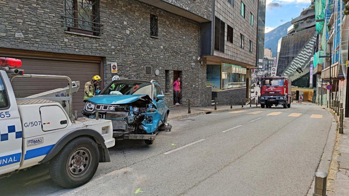 Un dels vehicles que van topar en l'accident.