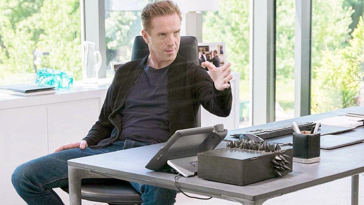 Damian Lewis deixa la sèrie, però no es descarta que pugui tenir alguna aparició puntual.