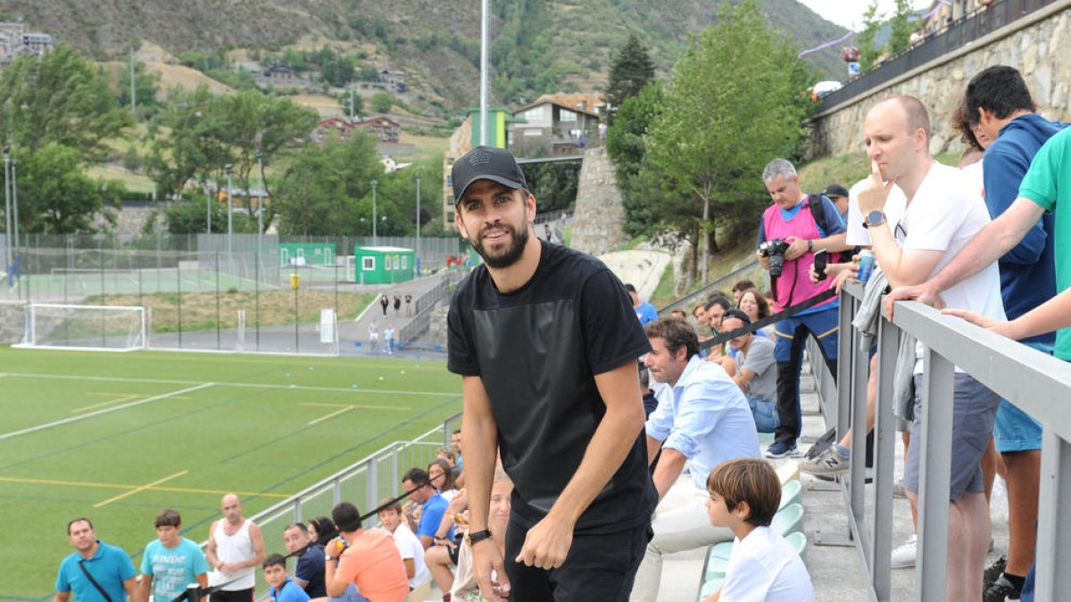 Gerard Piqué, durant un partit a Prada de Moles.
