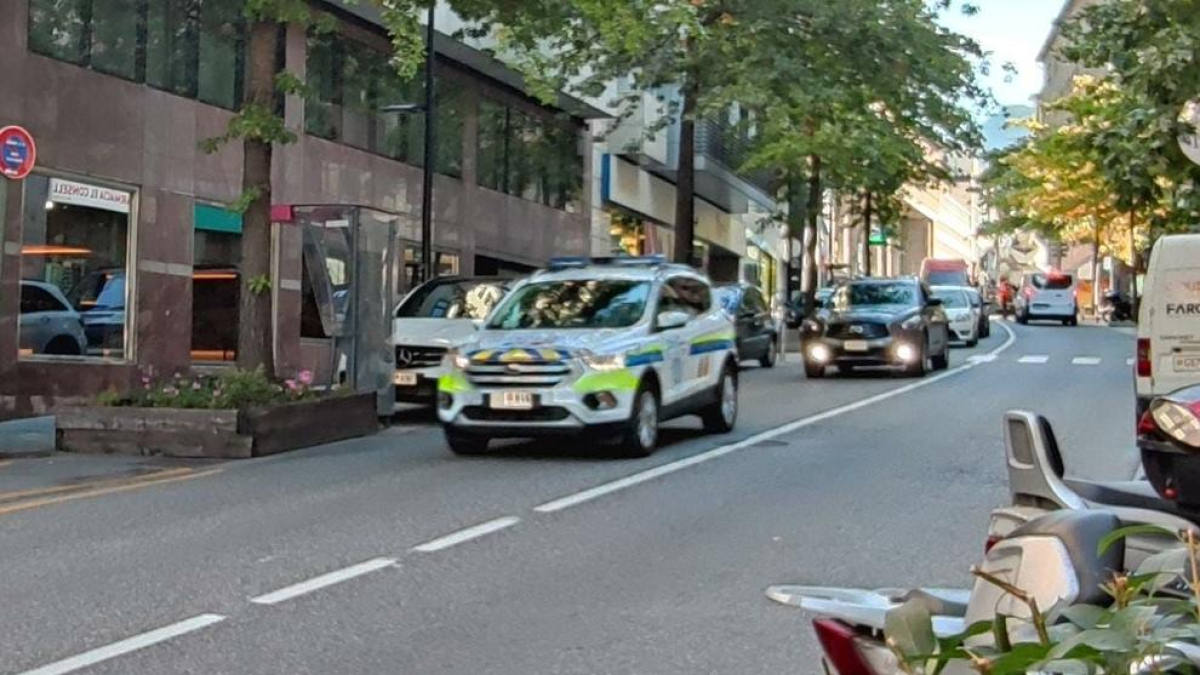 Un vehicle de policia a Prat de la Creu