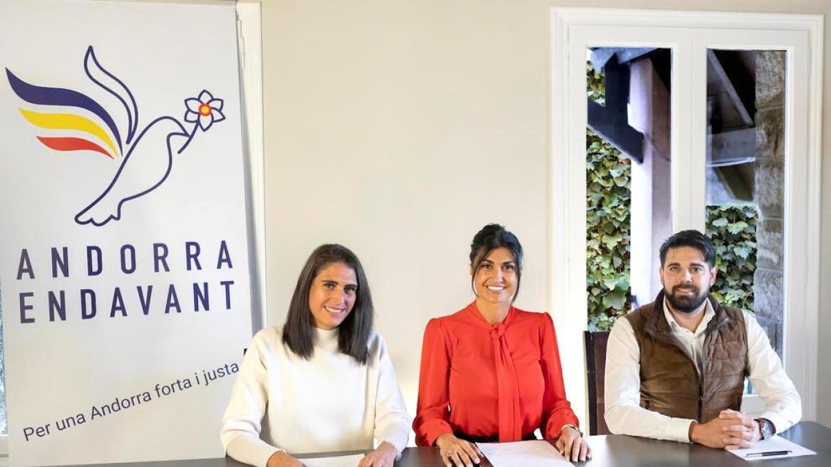 Noemí Amador, Carine Montaner i Marcos Monteagudo.