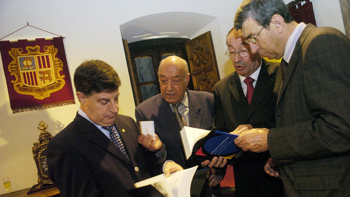 Un moment de la presentació dels dos volums, l'octubre del 2006 a Casa de la Vall