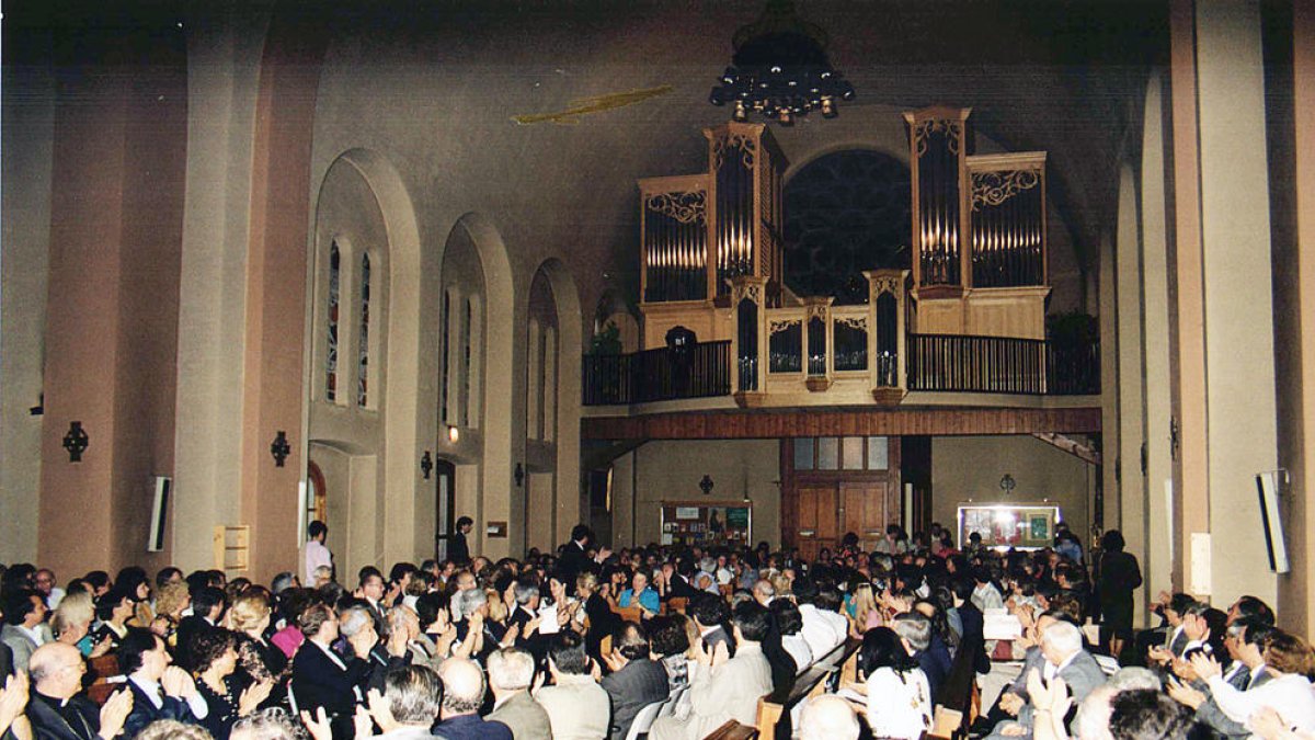 L'església de Sant Esteve durant el concert d'inauguració de l'orgue.