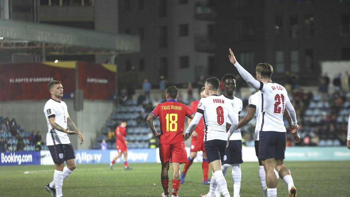 Els jugadors de la selecció anglesa celebrant el cinquè gol, ahir.