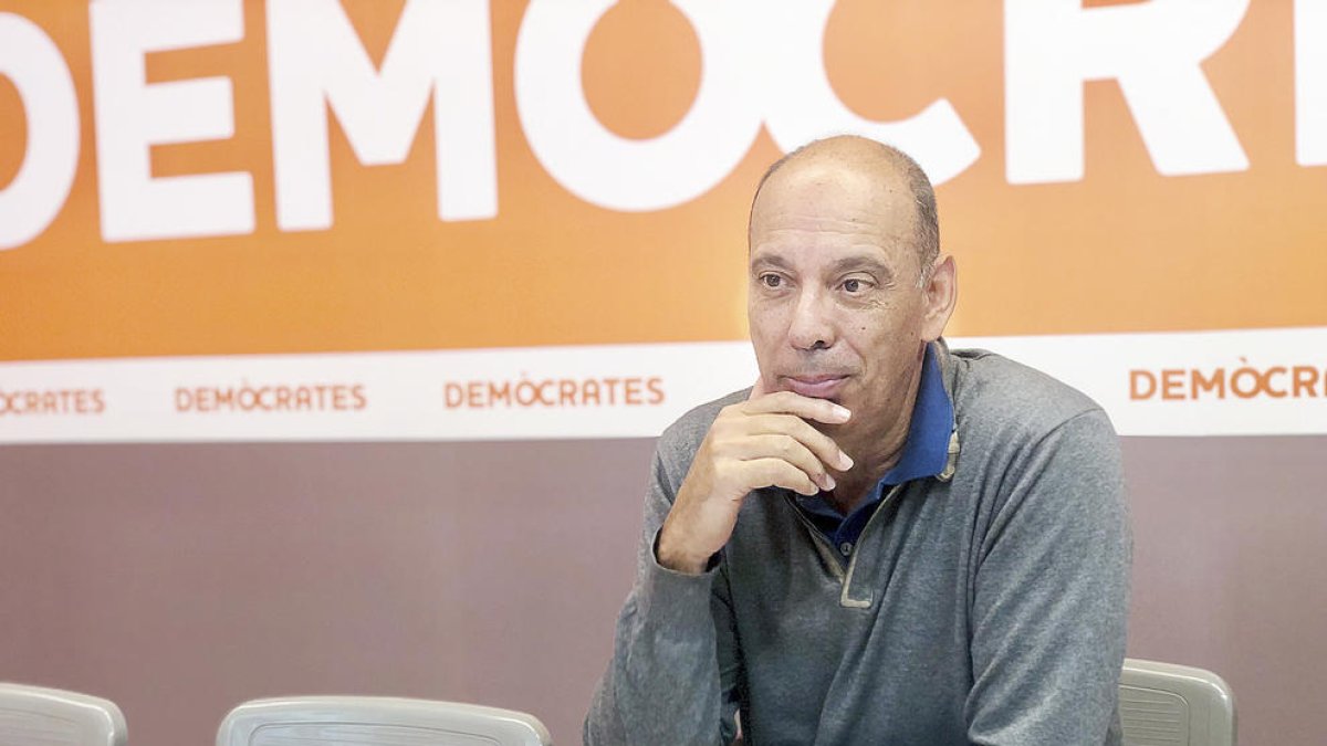 El secretari general de Demòcrates per Andorra, Jaume Serra, durant l'entrevista.