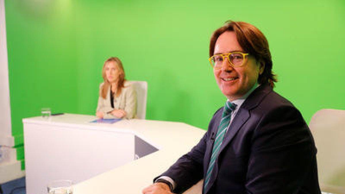 Carles Naudi al plató de Diari TV.