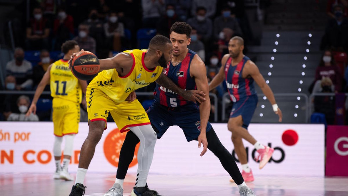 Jugadors del MoraBanc i el Bitci Baskonia