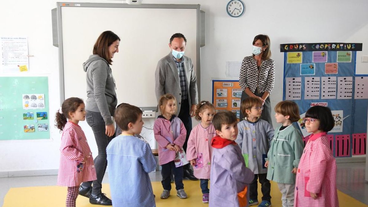 Xavier Espot i Ester Vilarrubla de visita a l'escola andorrana de Santa Coloma