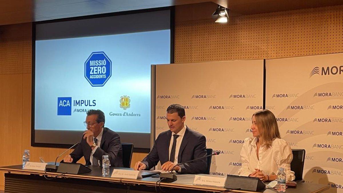 El president de l'ACA Enric Tarrado, el ministre d'Economia i Empresa Jordi Gallardo i la directora de Comunicació i Marca de MoraBanc Mireia Maestre