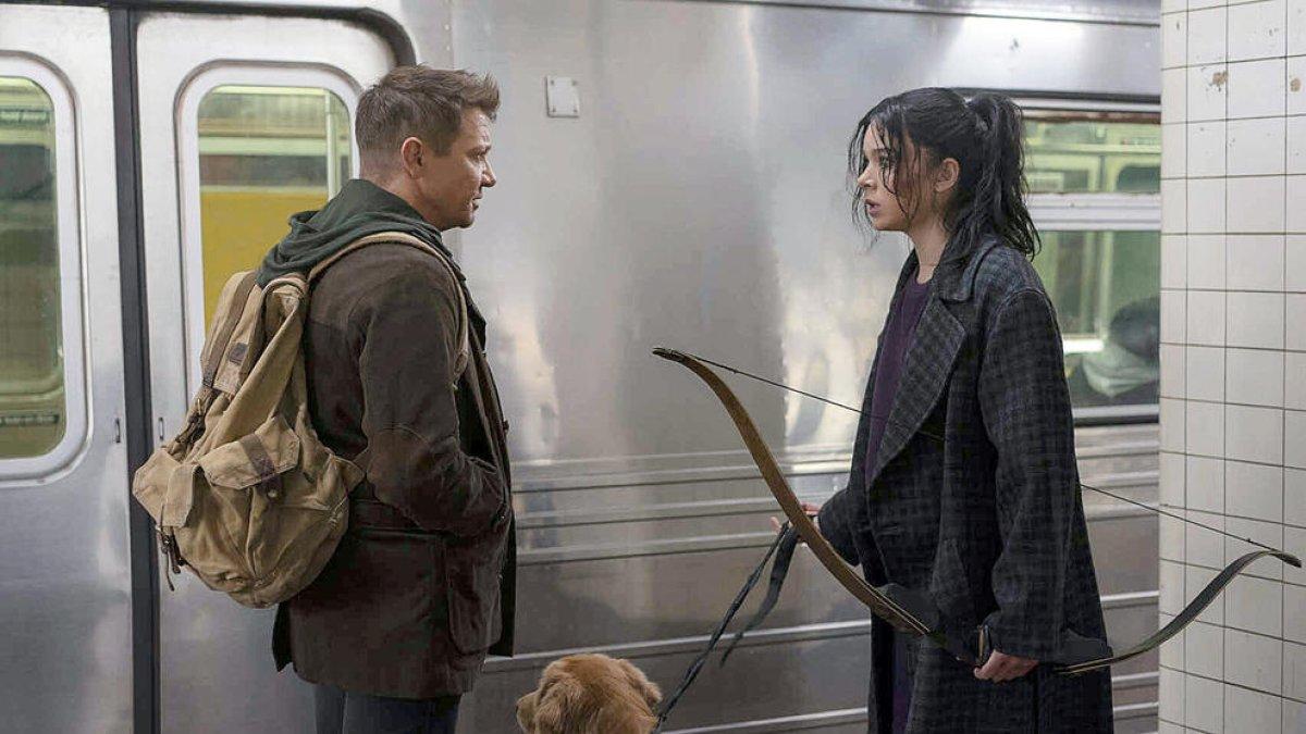 Renner i Steinfeld en un moment d''Ojo de Halcón'.