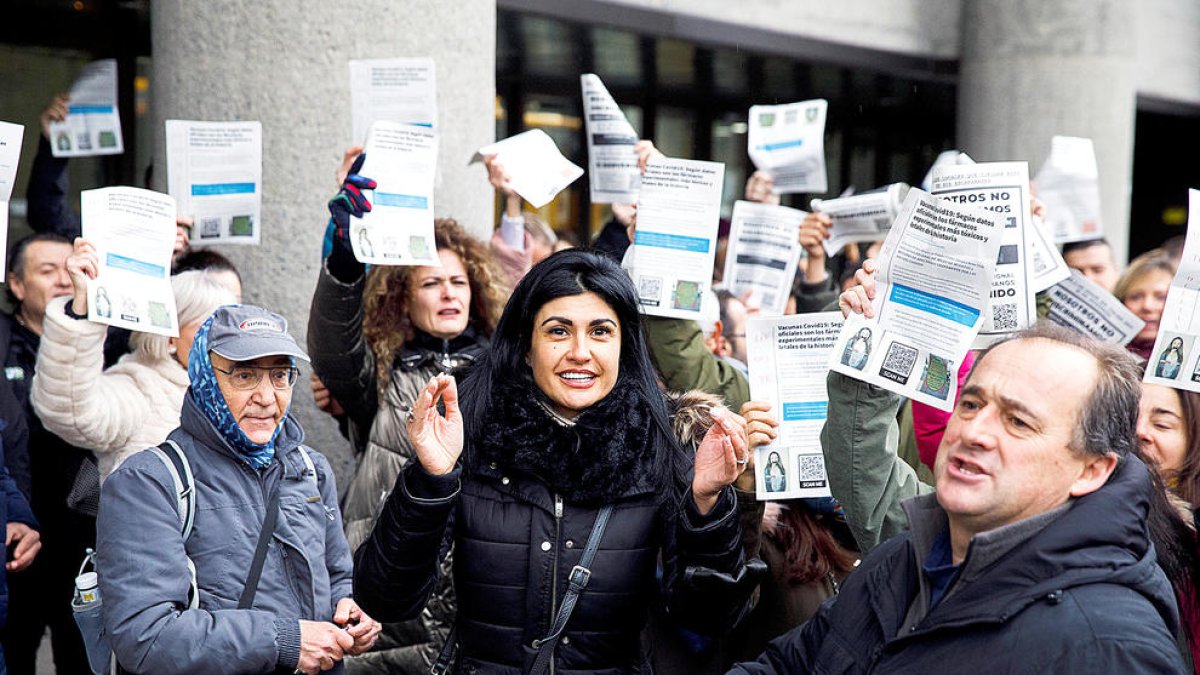 La consellera general Carine Montaner a la manifestació que es va dur a terme ahir davant de Govern.