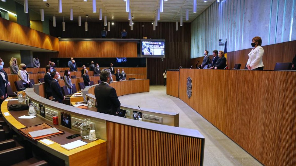 Minut de silenci al Consell per l'exministra Arasanz