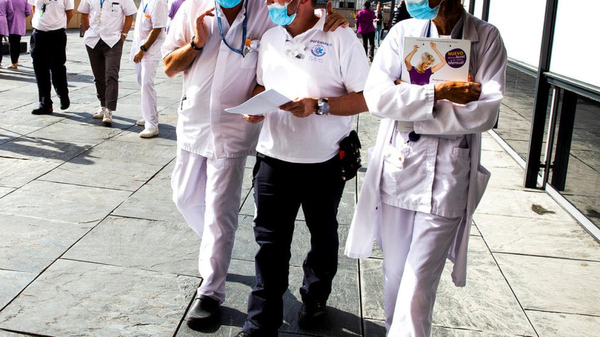 Professionals sanitaris a l'hospital.