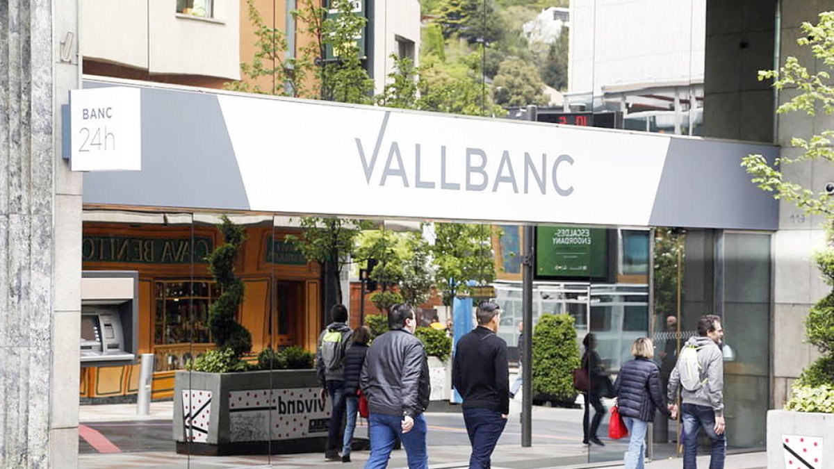 Oficina central de Vall Banc, a l'avinguda Carlemany.