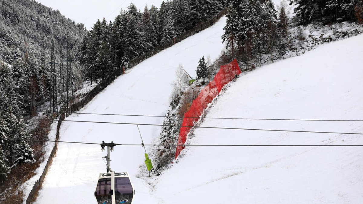 Un telecabina de l'estació d'Arinsal.