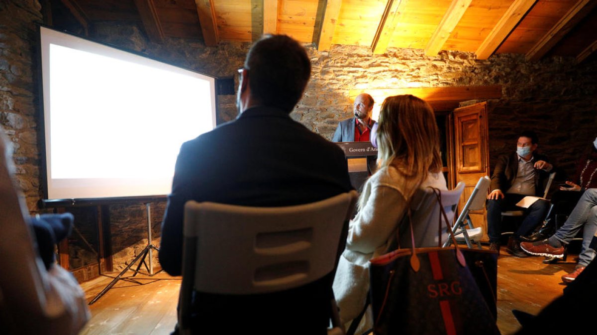 Édouard Duterte durant la intervenció.