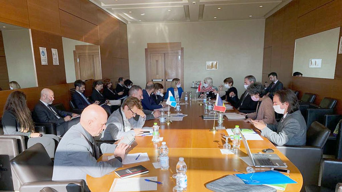 La reunió de les delegacions es va fer a San Marino.