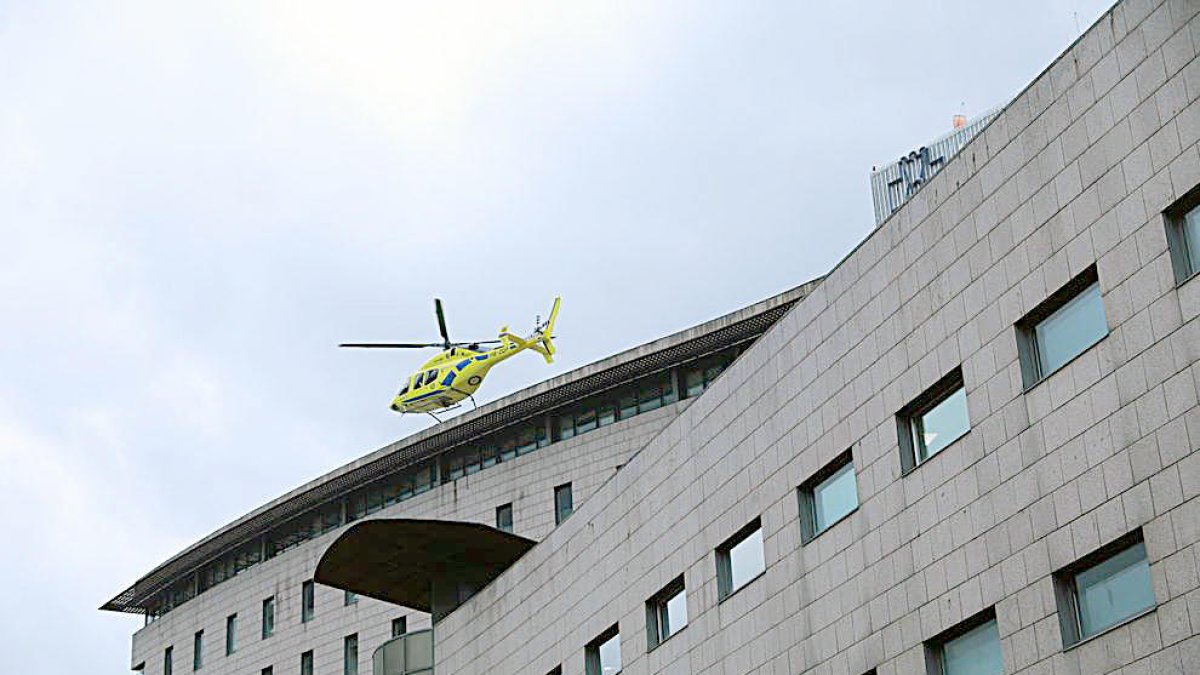 Un helicòpter del SUM a l'hospital.