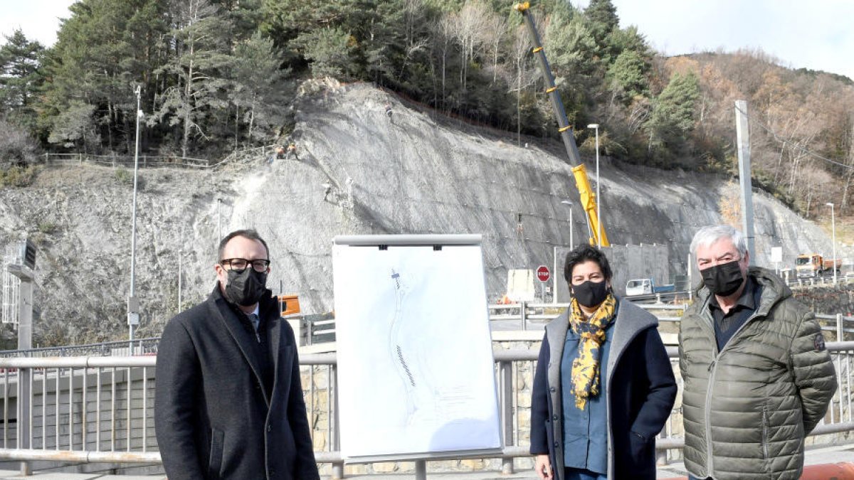 El ministre de Territori i Habitatge amb la cònsol menor de la Massana, ahir.