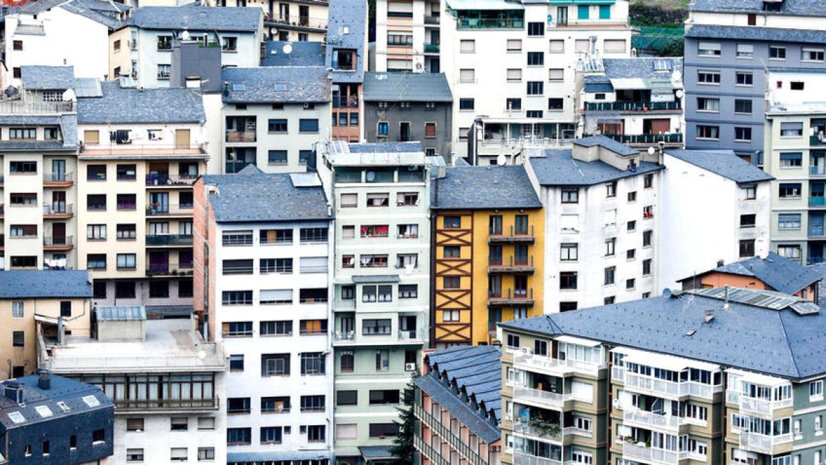 Blocs de pisos al centre d'Andorra la Vella.