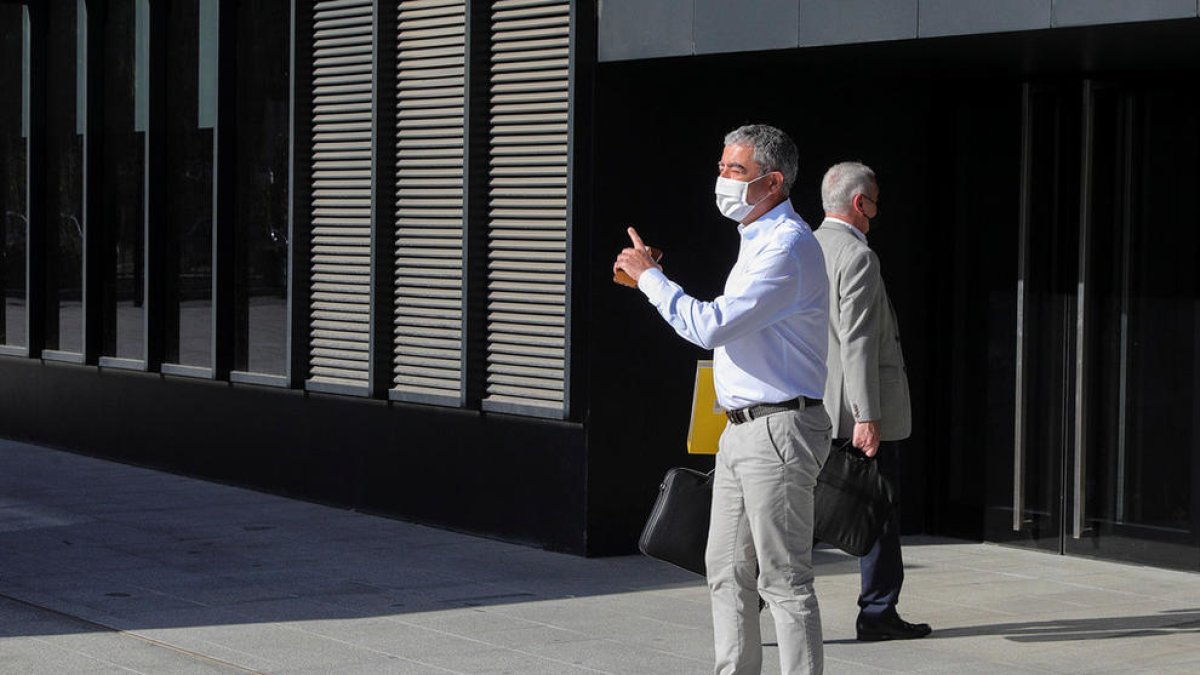 L'exconseller delegat de BPA Joan Pau Miquel a les portes de la seu de la Justícia.