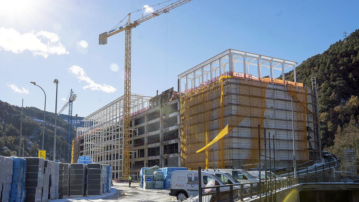 Estat actual de les obres del centre comercial.