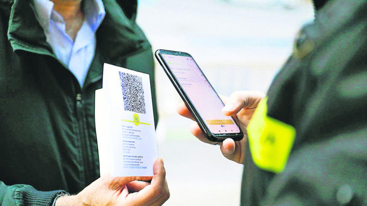 El certificat Covid genera opinions contraposades