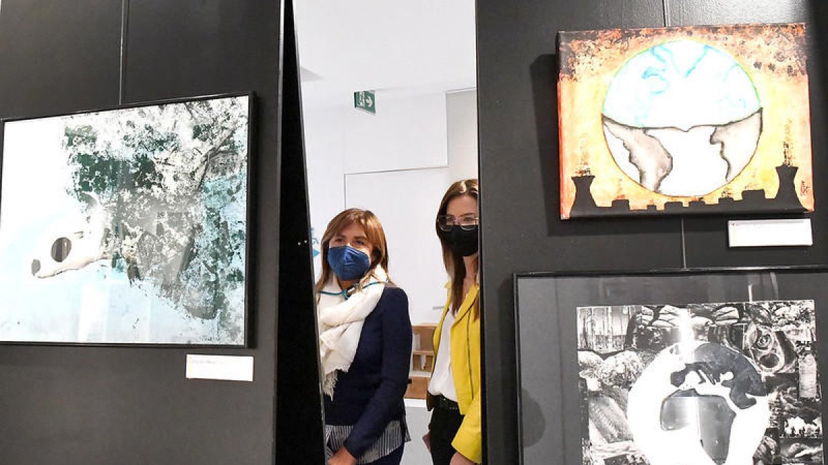 La ministra de Cultura i la cònsol major de la capital a l'exposició