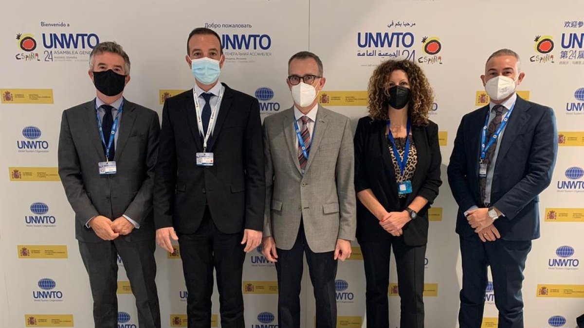 El ministre Torres amb altres autoritats a la 24a assemblea