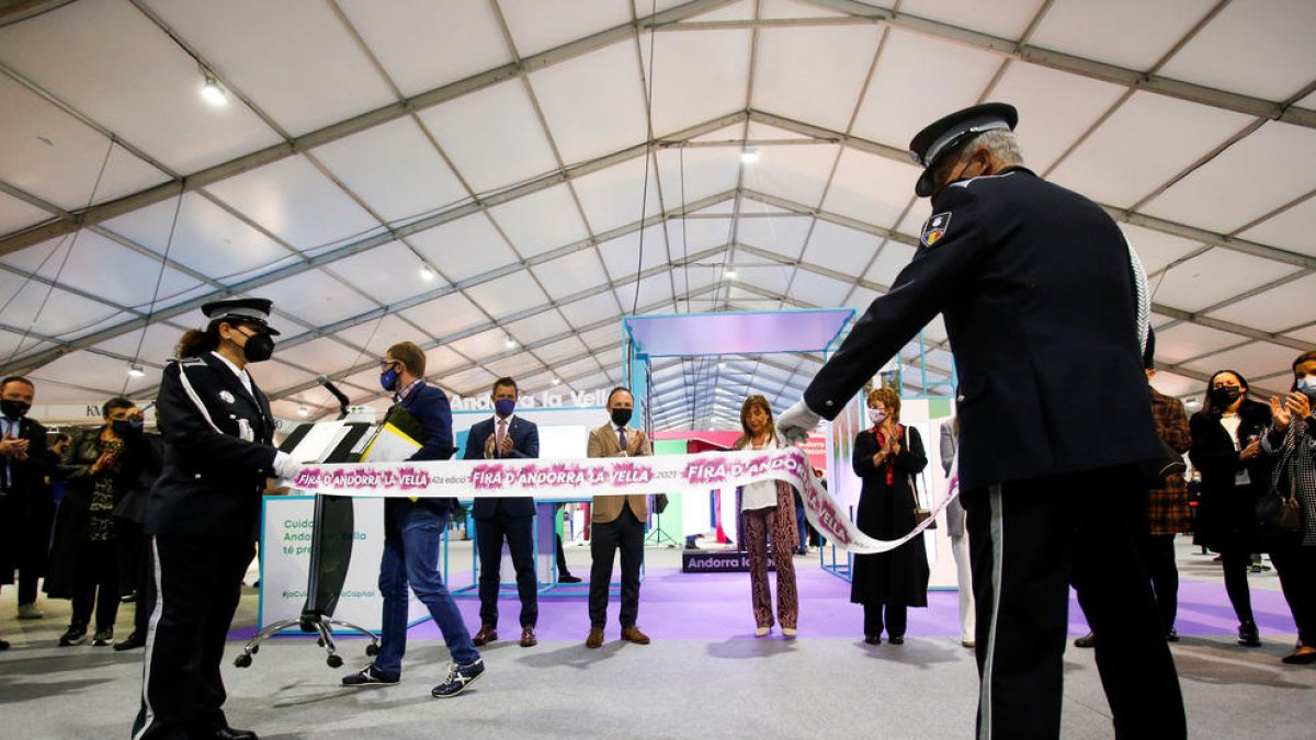 Les autoritats inaugurant l'esdeveniment d'Andorra la Vella.