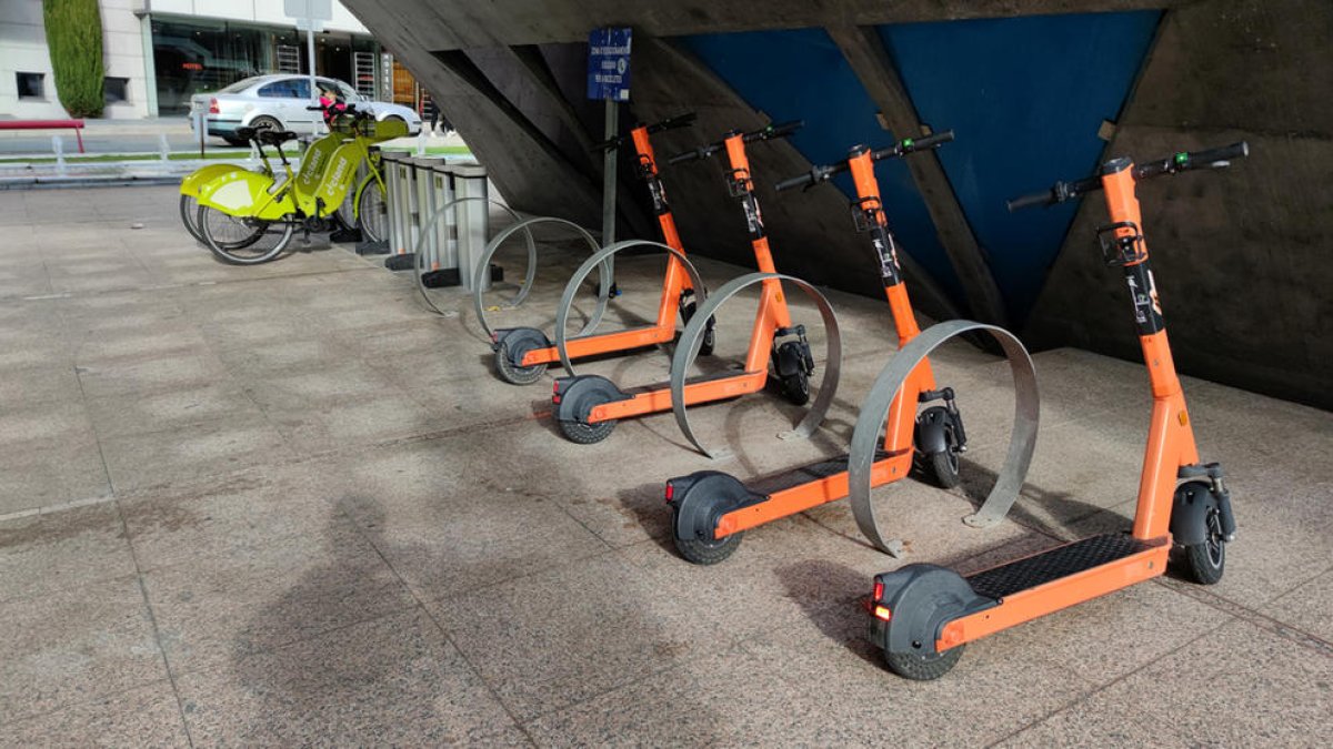 Aparcament autoritzat per Muvif de patinets elèctrics.