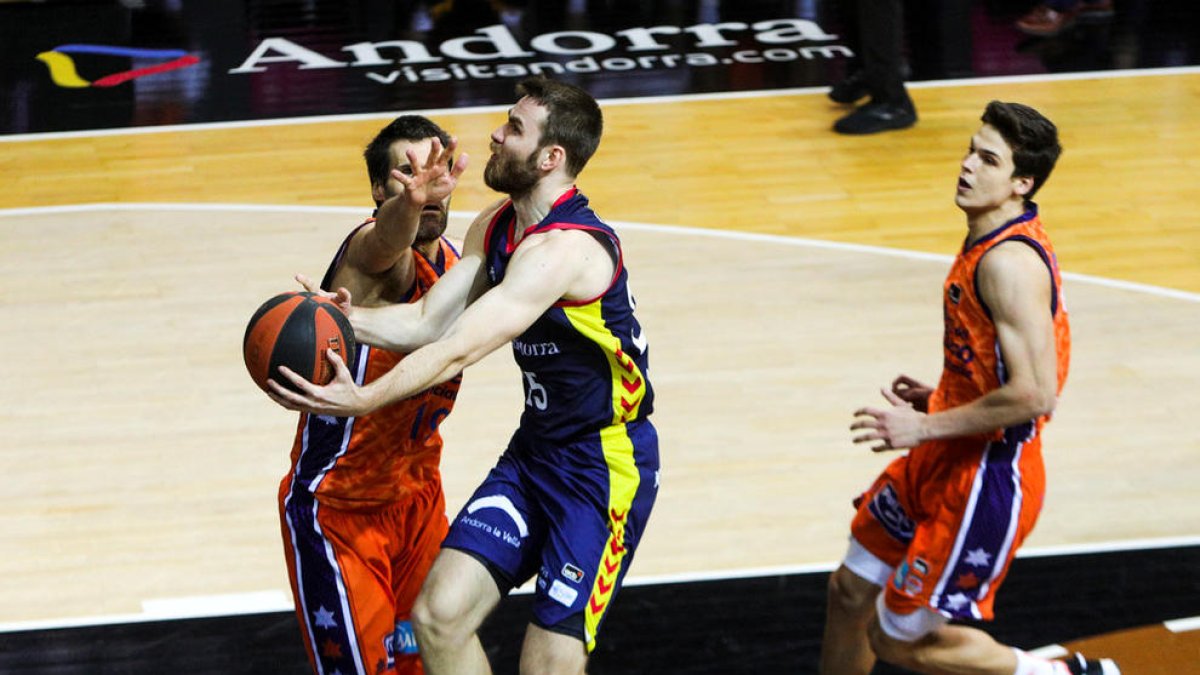 Balanç igualat al poliesportiu