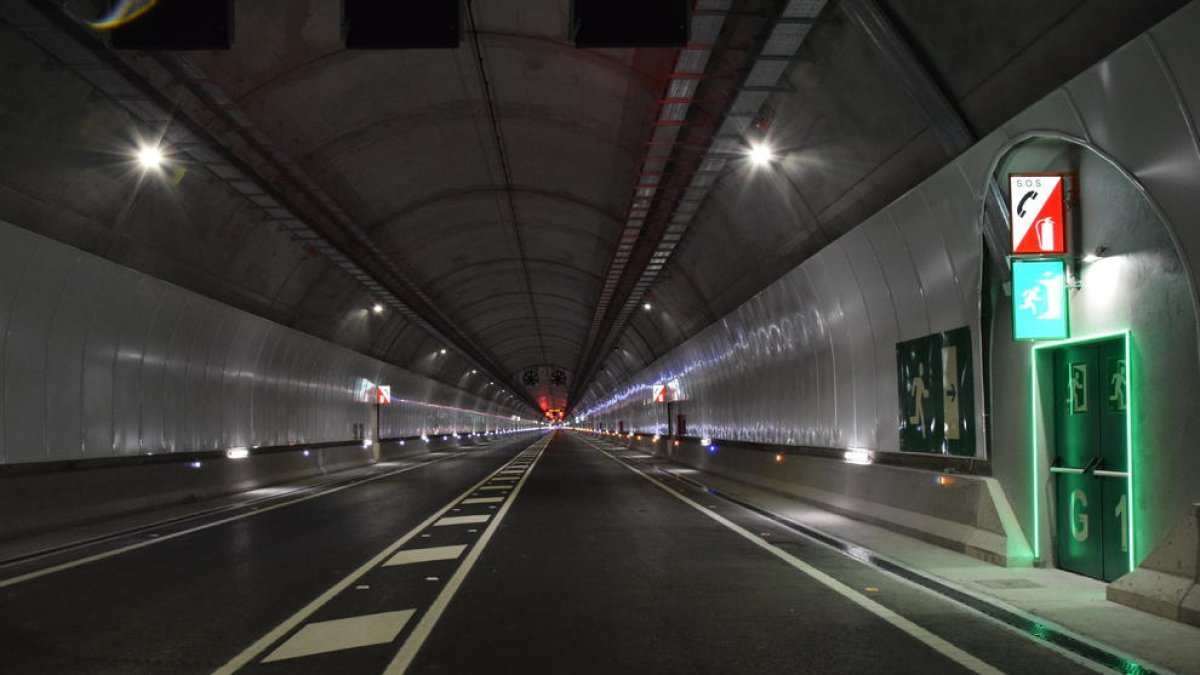 El túnel està situat  a la C-14 entre Organyà i Montan de Tost