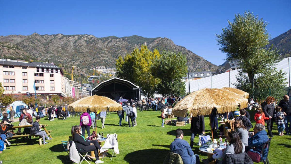 Molts visitants no han perdut l'ocasió per visitar la Fira d'Andorra la Vella